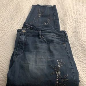 Flower embroidered jeans